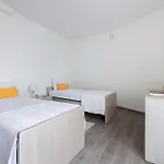 Staymela - *