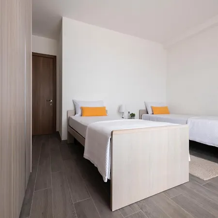 Staymela -