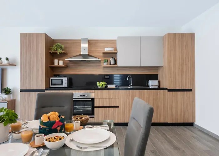 Apartament Staymela - *